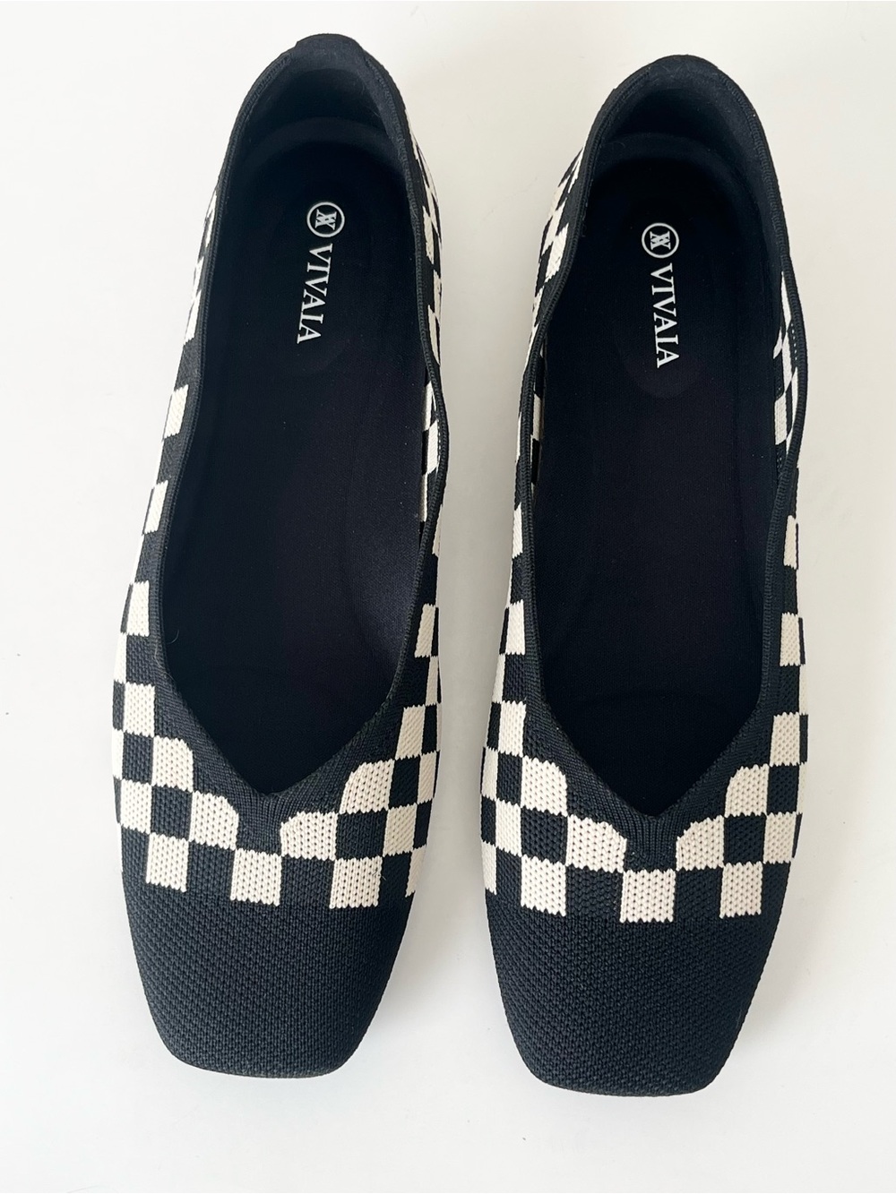 Vivaia Square-Toe V-Cut Flats (Margot)
Black check 42 US 10.5 NEW